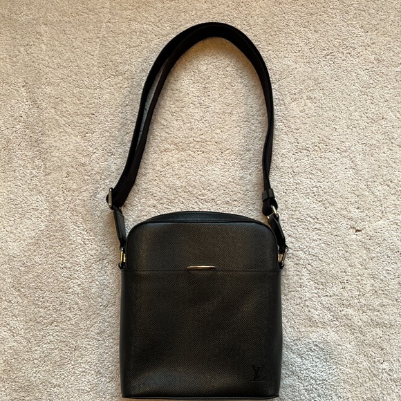 Louis Vuitton Anton Pochette - Picture 3 of 15